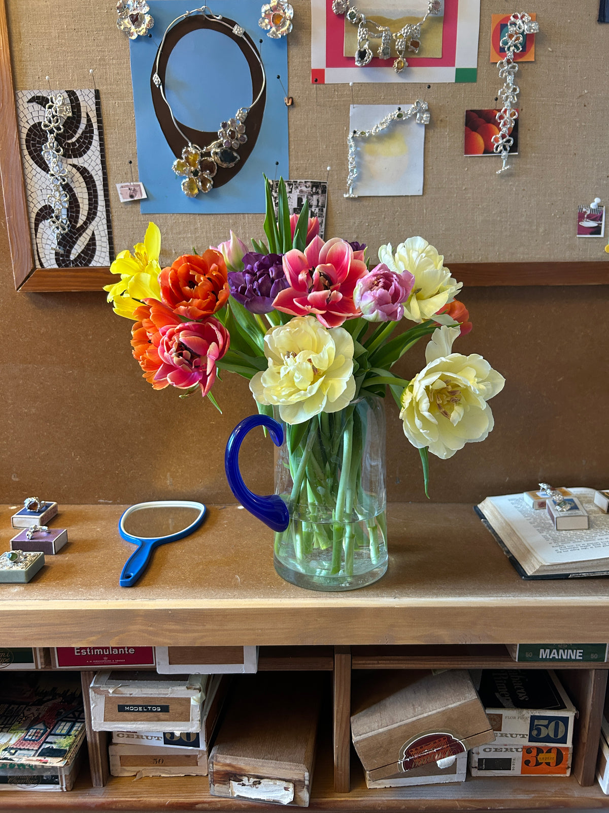 <p>we love the smell of fresh flowers in the studio.</p>