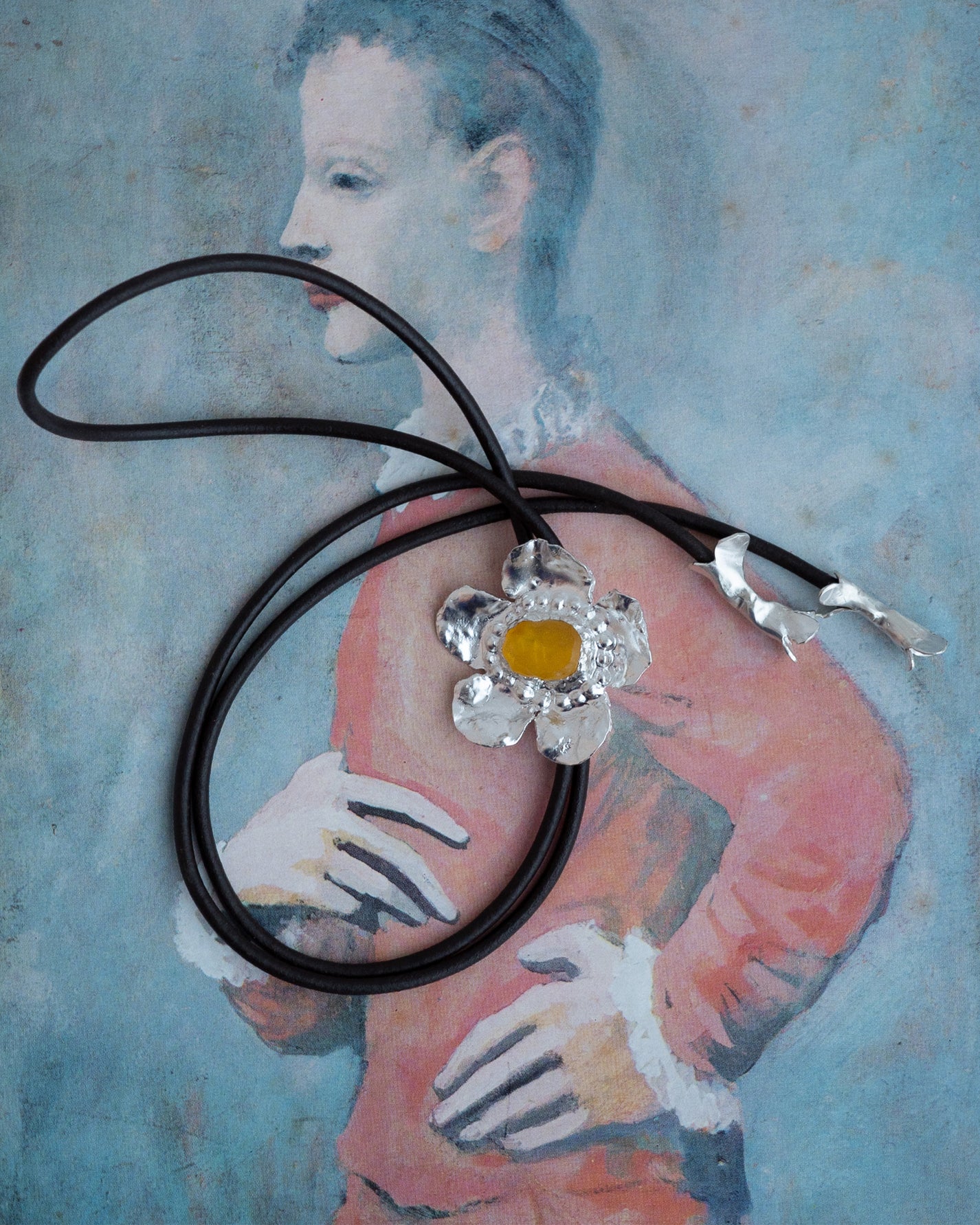 bolo theis with amber