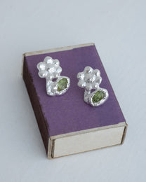birgits ear in bloom with peridot