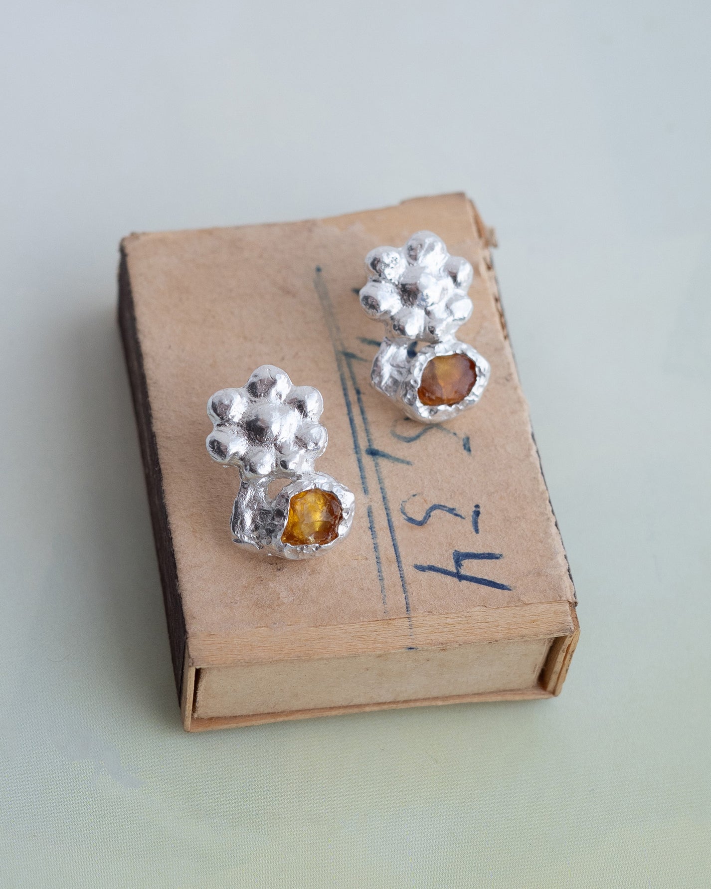 birgits ear in bloom with amber