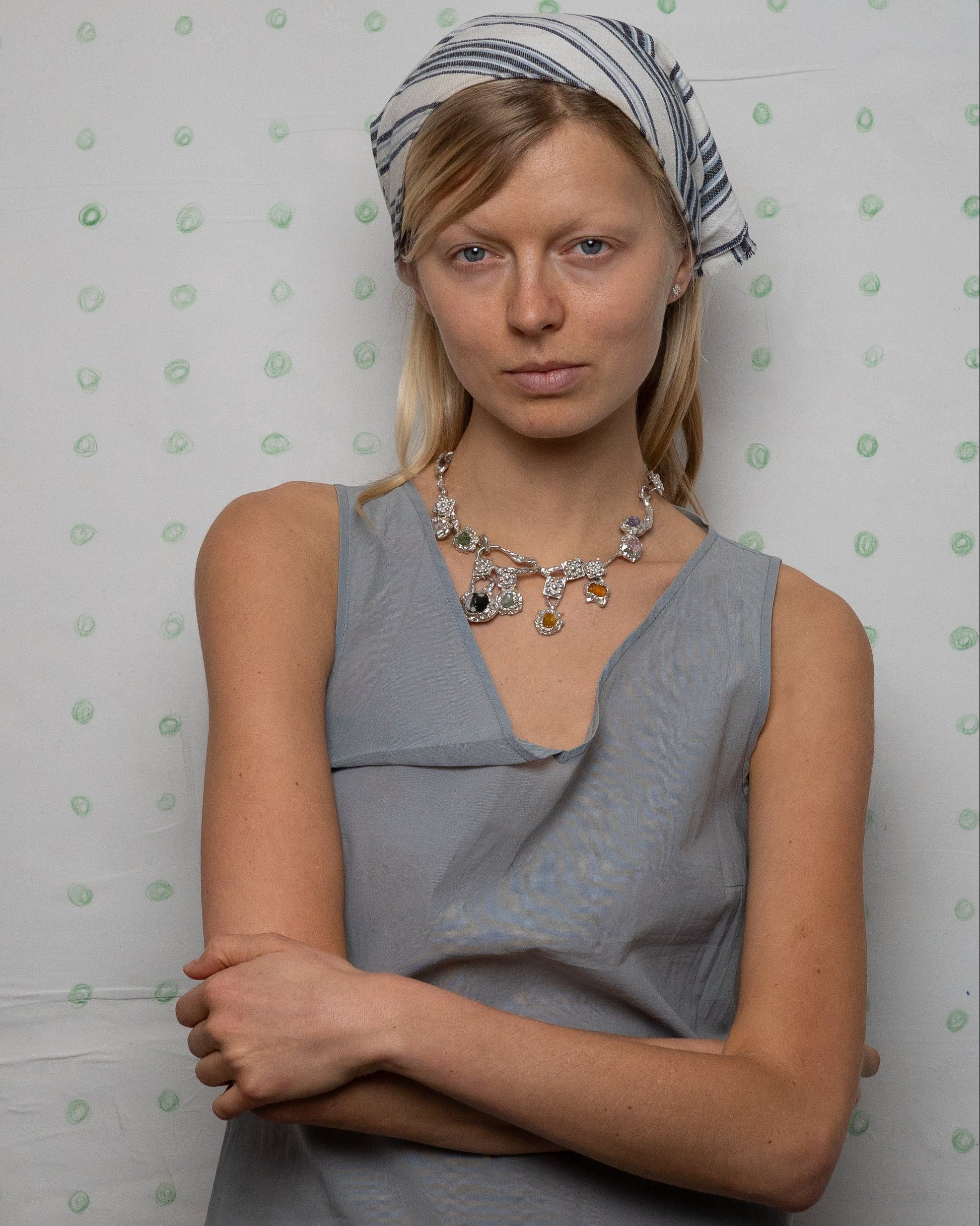 inges neck with berries