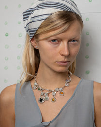 inges neck with berries