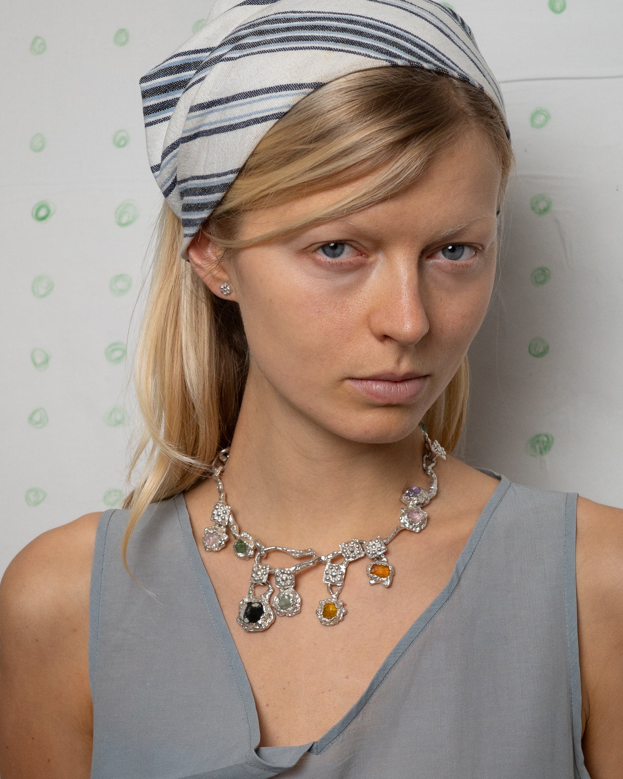 inges neck with berries