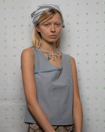 inges neck with berries