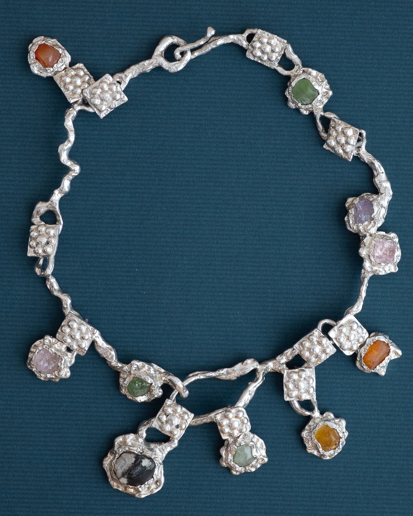 inges neck with berries