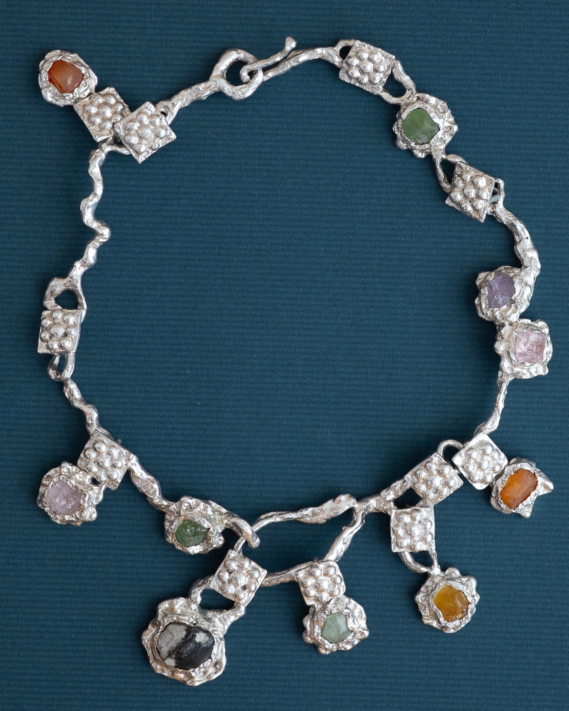 inges neck with berries