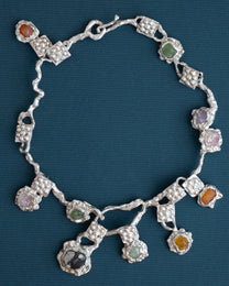 inges neck with berries