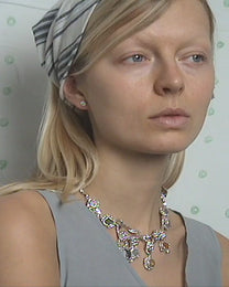 inges neck with berries