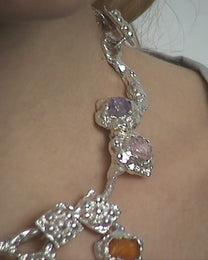 inges neck with berries